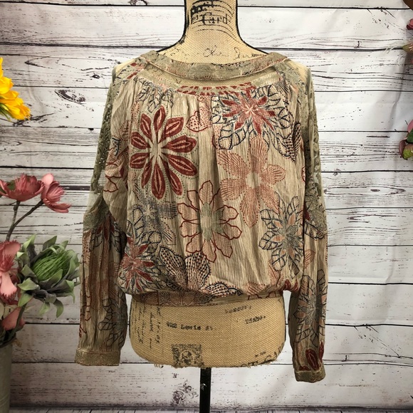 BKE Gimmicks Tops - BKE Gimmicks Floral Embroidered Detail Sleeve Top